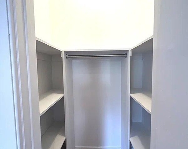 225 Halsey Street - Photo Thumbnail 4