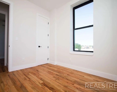 483 Evergreen Avenue - Photo Thumbnail 6