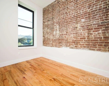 483 Evergreen Avenue - Photo Thumbnail 9