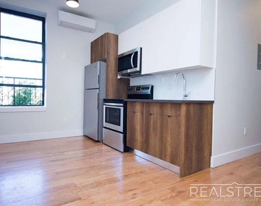483 Evergreen Avenue - Photo Thumbnail 2