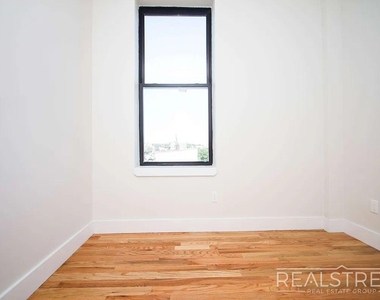483 Evergreen Avenue - Photo Thumbnail 4