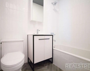 483 Evergreen Avenue - Photo Thumbnail 11