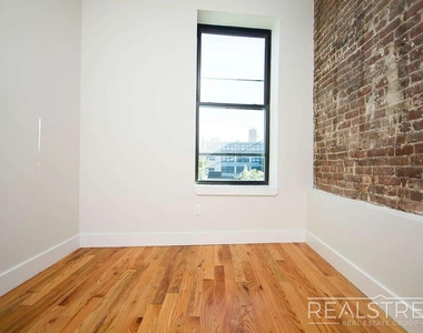 483 Evergreen Avenue - Photo Thumbnail 8