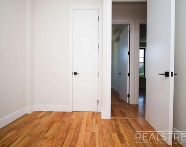 483 Evergreen Avenue - Photo Thumbnail 5