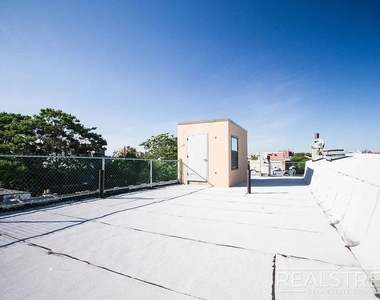 483 Evergreen Avenue - Photo Thumbnail 12