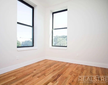 483 Evergreen Avenue - Photo Thumbnail 7