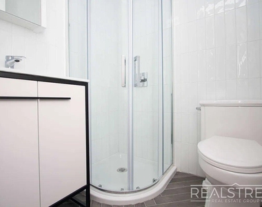 483 Evergreen Avenue - Photo Thumbnail 10