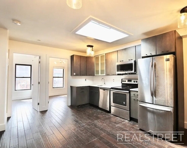 807 Quincy Street - Photo Thumbnail 2