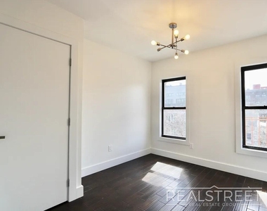 807 Quincy Street - Photo Thumbnail 5