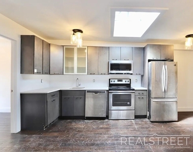 807 Quincy Street - Photo Thumbnail 1