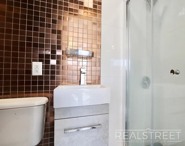 807 Quincy Street - Photo Thumbnail 13