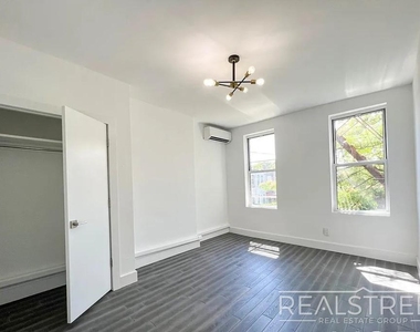 416 Rogers Avenue - Photo Thumbnail 2