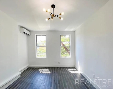 416 Rogers Avenue - Photo Thumbnail 3