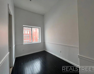 438 Wilson Avenue - Photo Thumbnail 3
