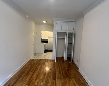 East 84th Street - Photo Thumbnail 2