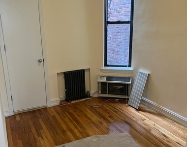 East 81st Street - Photo Thumbnail 6