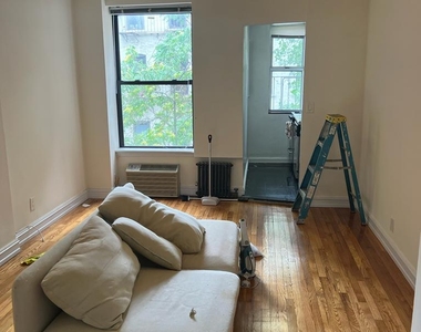 East 81st Street - Photo Thumbnail 3