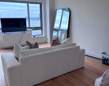 110 Horatio Street - Photo Thumbnail 1