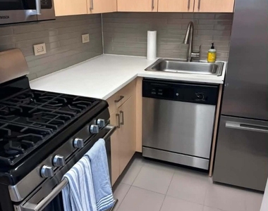 110 Horatio Street - Photo Thumbnail 2