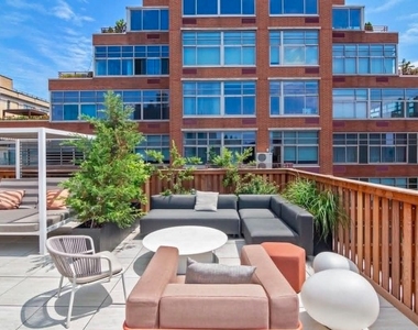 110 Horatio Street - Photo Thumbnail 4