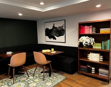 110 Horatio Street - Photo Thumbnail 6