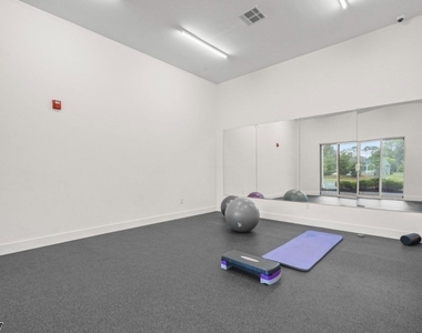723 Lorhan Dr - Photo Thumbnail 6