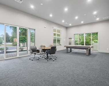 723 Lorhan Dr - Photo Thumbnail 7