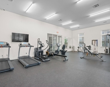 723 Lorhan Dr - Photo Thumbnail 5