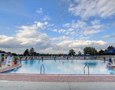 363 Saint Andrews Place - Photo Thumbnail 12