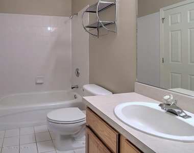 363 Saint Andrews Place - Photo Thumbnail 9