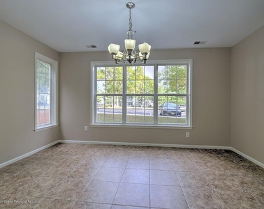 363 Saint Andrews Place - Photo Thumbnail 4
