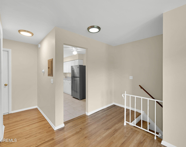 310 Maryland Avenue - Photo Thumbnail 2