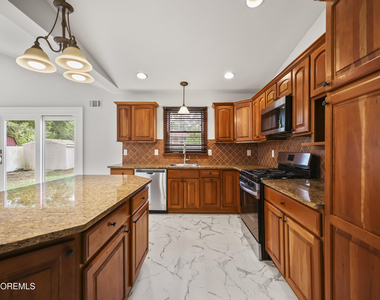 18 Fierro Avenue - Photo Thumbnail 10