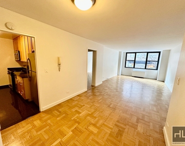 East 49 Street - Photo Thumbnail 1