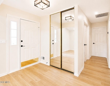 99 Oak Lane - Photo Thumbnail 9