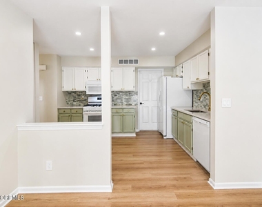 99 Oak Lane - Photo Thumbnail 23