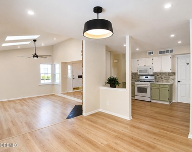 99 Oak Lane - Photo Thumbnail 28