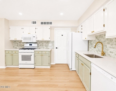 99 Oak Lane - Photo Thumbnail 22
