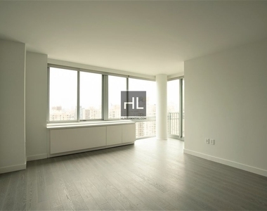 West End Avenue - Photo Thumbnail 1