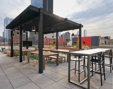 West 47th Street - Photo Thumbnail 7