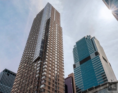 West 47th Street - Photo Thumbnail 17