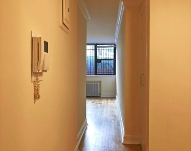 West 68th Street - Photo Thumbnail 6