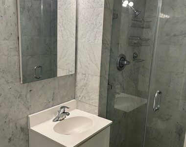 East 79th Street - Photo Thumbnail 3