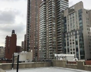 East 78 Street - Photo Thumbnail 5