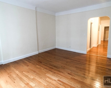 East 82 Street - Photo Thumbnail 1