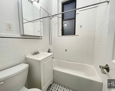 East 82 Street - Photo Thumbnail 5