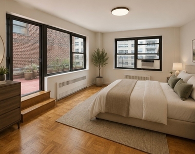 East 55 Street - Photo Thumbnail 1