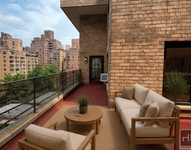 East 55 Street - Photo Thumbnail 3