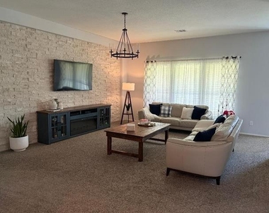 422 Beech Court - Photo Thumbnail 4