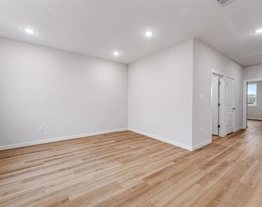 545 Galt - Photo Thumbnail 12